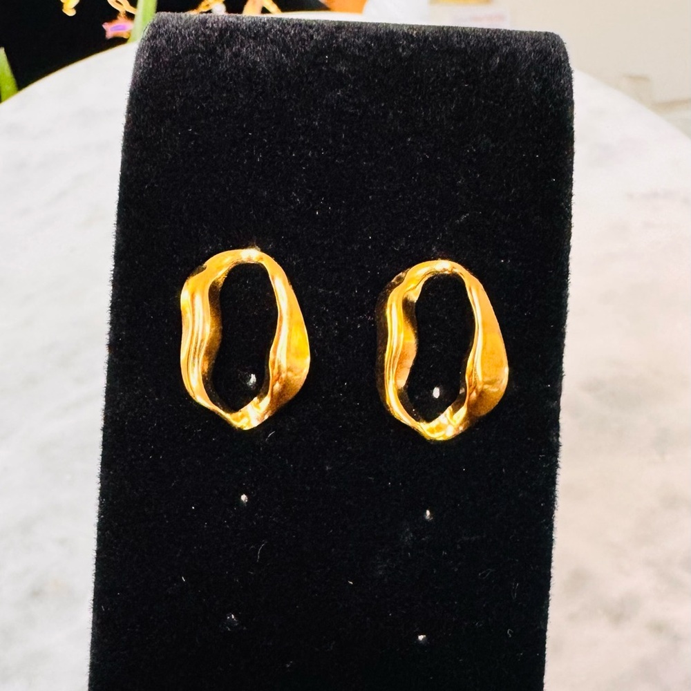 18K Gold Plated Sculpted Earrings - Picture 3 of 5